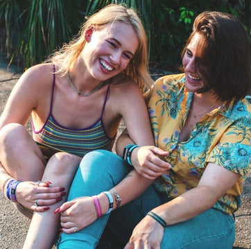 10 inspiring mantras for a good day and the motivational bracelet that can help.